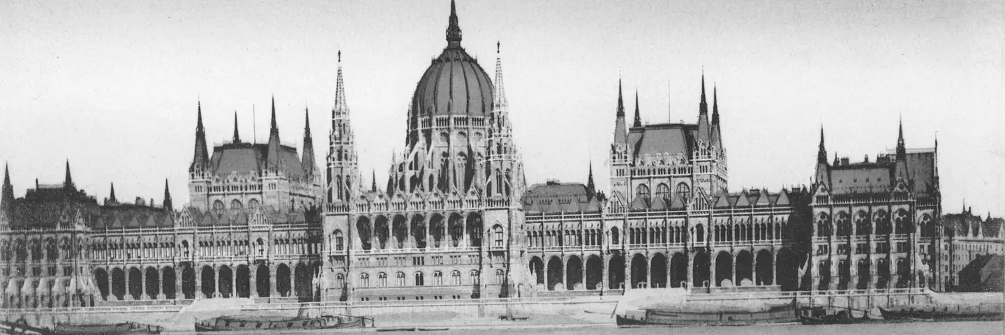 Az Országház egy 1905-ös képeslapon